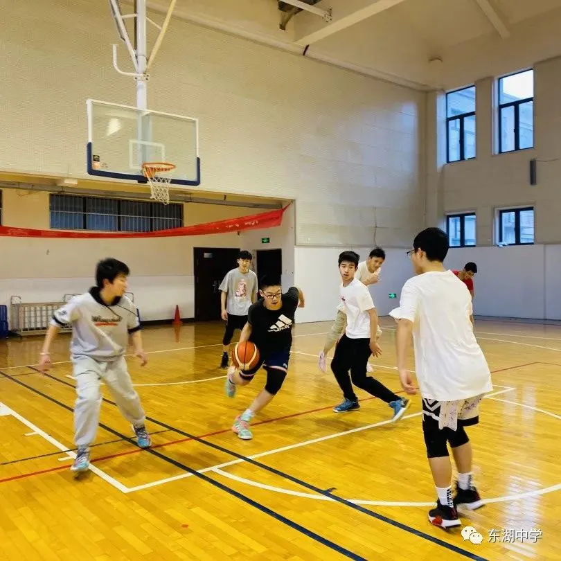哪里可以找到适合篮球运动员的放松方法?_0